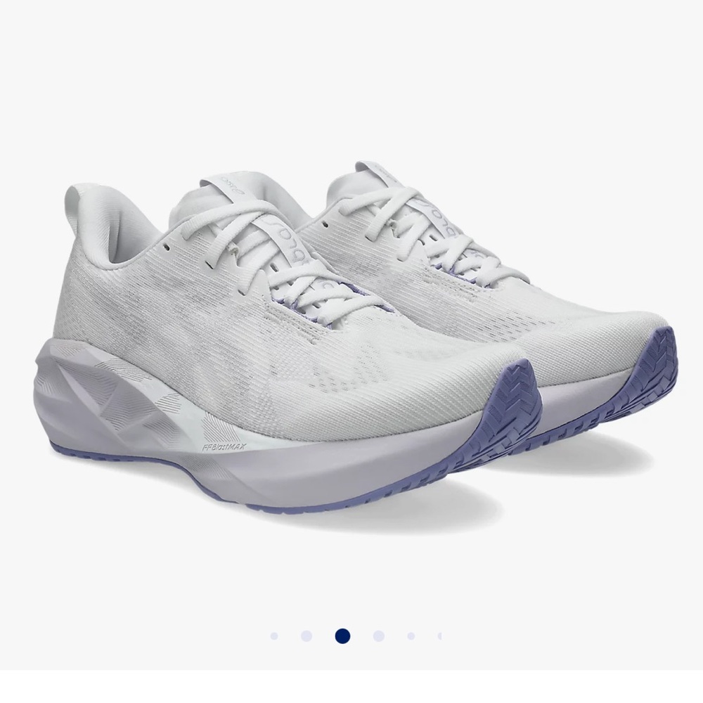 ASICS Women's Novablast 5 in white/lilac hint
